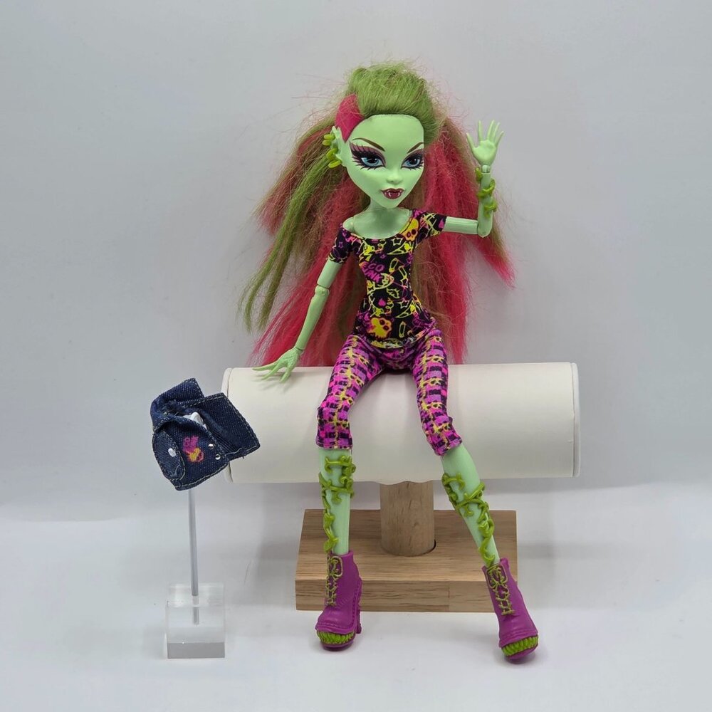 OG Monster High Venus McFlytrap 2009 Doll With Denim Jacket